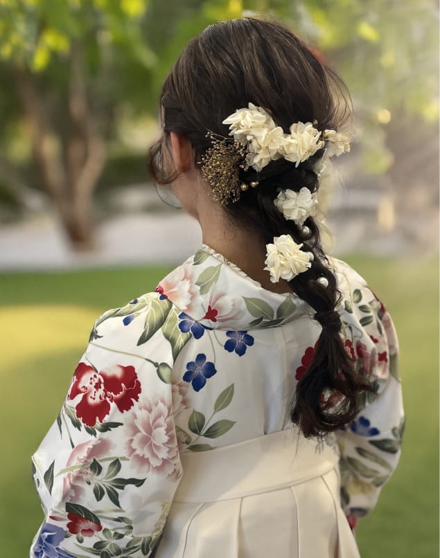 袴を着た女性の後ろ姿