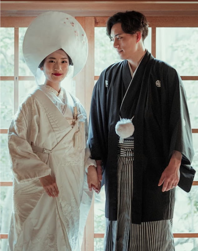 和装姿の新郎新婦